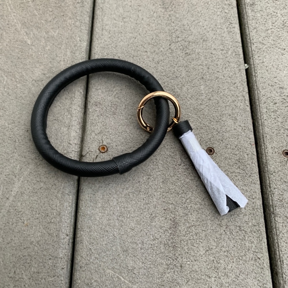 NEW KEYCHAIN WRISTLET TASSEL RING CIRCLE WALLET